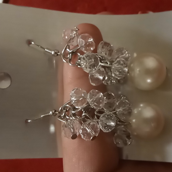 Large pearl & crystal bead earrings on a chain drop. With hooks - Picture 4 of 7